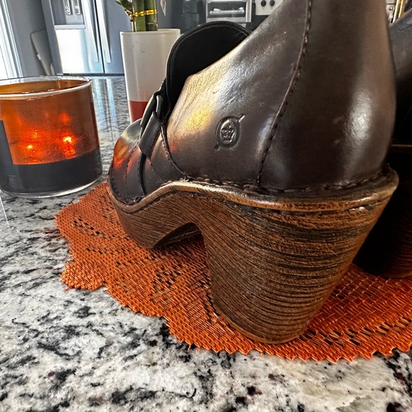 Born Clogs - Picture 2 of 8